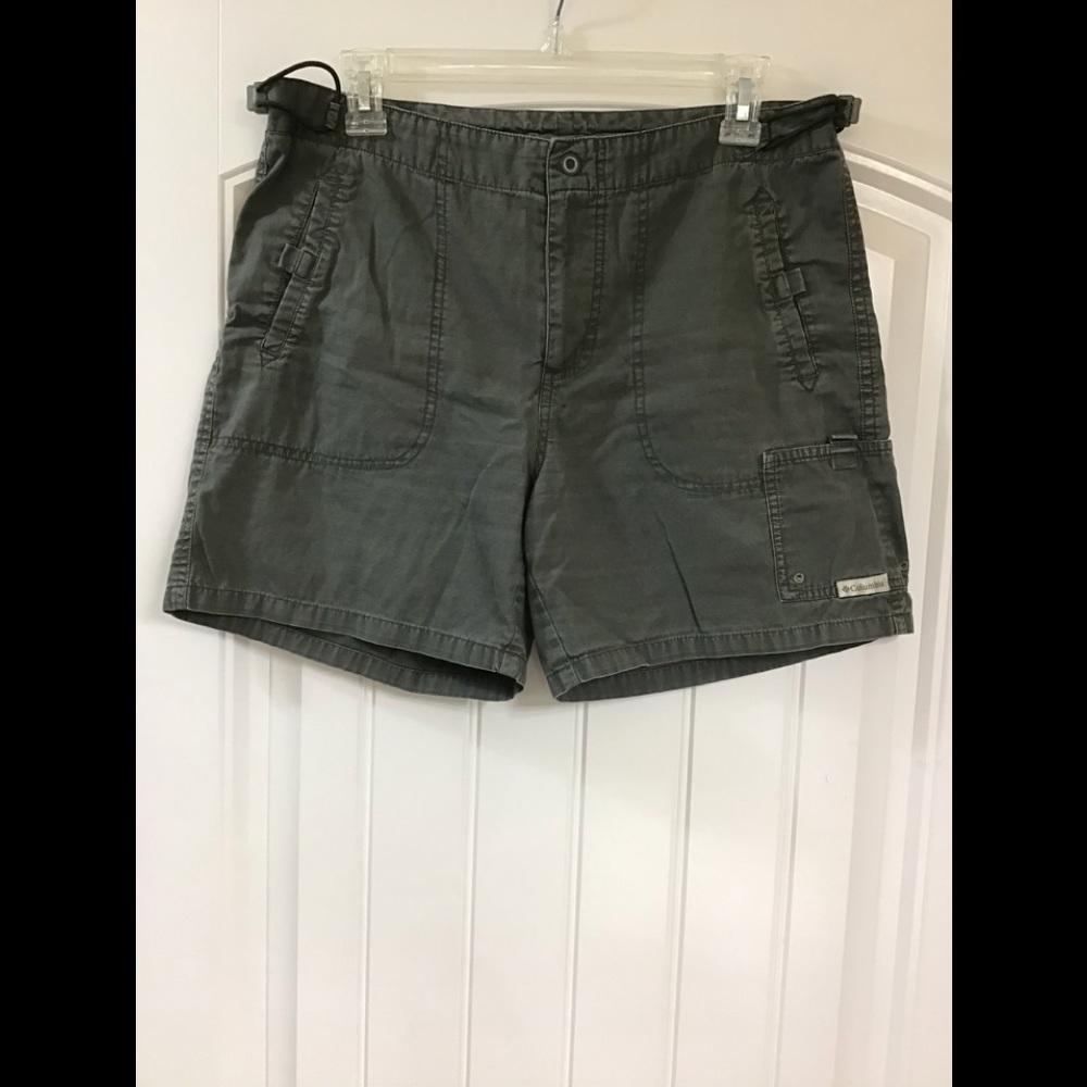 Ladies army green Columbia shorts size M